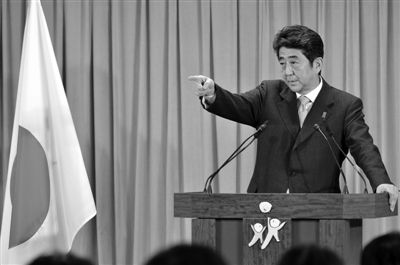 17日，東京自民黨總部大樓，安倍晉三勝選后召開新聞發(fā)布會(huì)。